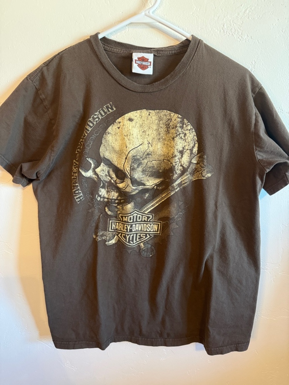 Harley-Davidson Brown Tee with Distressed Skull Graphic